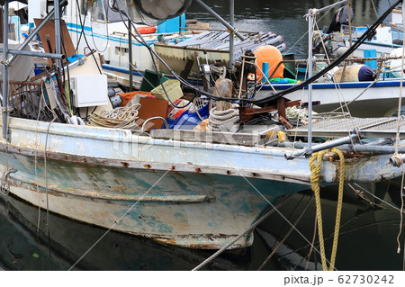 横浜子安漁港の漁船 62730242