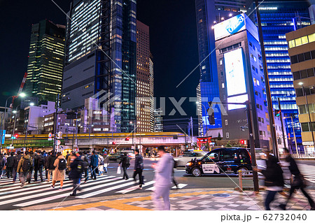 《東京都》東京ビジネス街・帰宅するビジネスマン 《東京都》東京ビジネス街・帰宅するビジネスマン 62732040