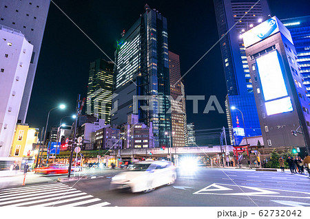 《東京都》東京ビジネス街・帰宅するビジネスマン 《東京都》東京ビジネス街・帰宅するビジネスマン 62732042