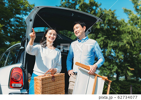 ミドル　カップル　お出かけ 62734077