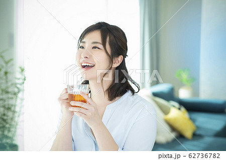 若い女性・ティータイム 若い女性・ティータイム 62736782