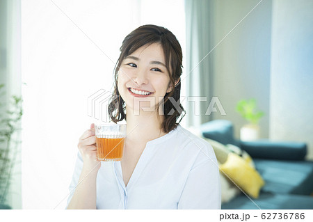 若い女性・ティータイム 若い女性・ティータイム 62736786