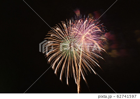 奈良県。若草山山焼きの花火 62741597