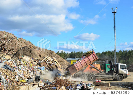Garbage truck unloads construction waste from container at the landfill 62742599