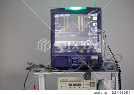 病院の手術室の心電図、医療機器 62743602