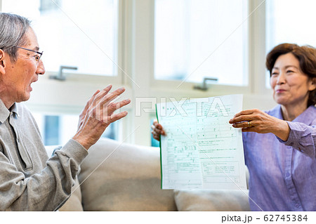 シニア夫婦 熟年離婚 62745384