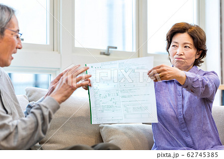 熟年離婚 シニア 夫婦 熟年離婚 シニア 夫婦 62745385