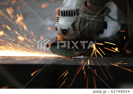 グラインダーがけ作業 62749034