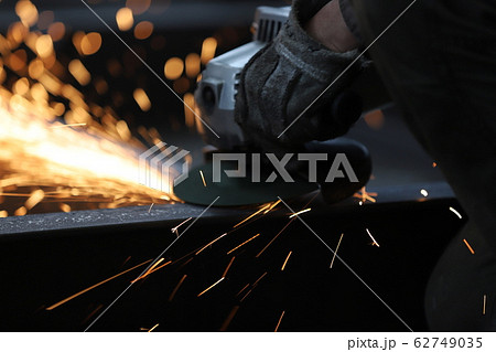 グラインダーがけ作業 62749035