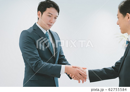 business　ビジネスコミュニケーション　握手　ビジネス 62755584