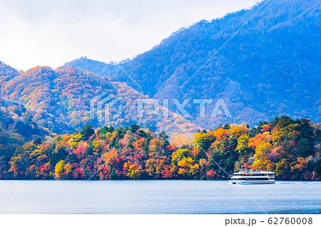 中禅寺湖:八丁出島の紅葉 中禅寺湖:八丁出島の紅葉 62760008