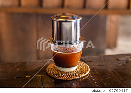ベトナムコーヒー　How to brew Vietnamese coffee 62760417