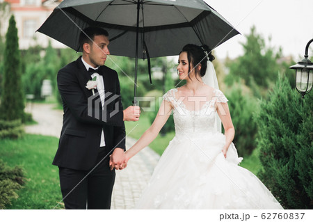 Happy wedding couple walking in a botanical park 62760837