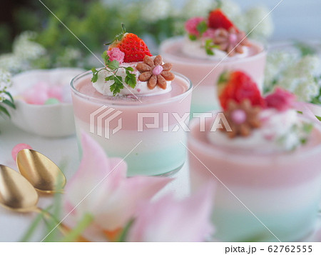 春スイーツ 桜3色ゼリー 春スイーツ 桜3色ゼリー 62762555