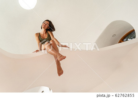 Attractive tanned woman posing for the camera Attractive tanned woman posing for the camera 62762855