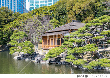 東京都　浜離宮恩賜庭園　大泉水　燕の御茶屋 62764395
