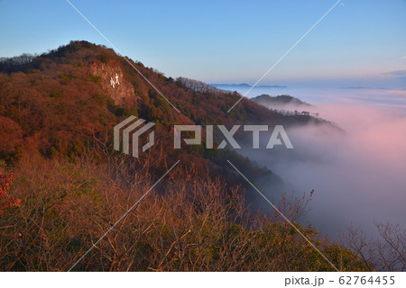 朝日を受ける大小山と雲海　南側尾根から見た大小山と雲海 62764455