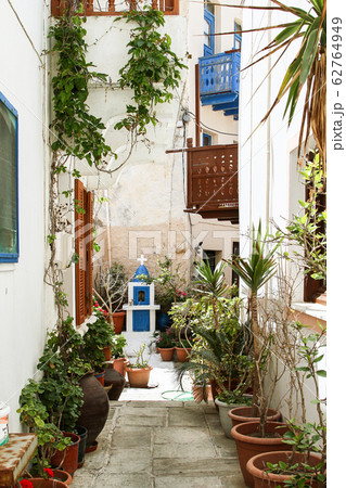 Small chapel in an alley of a Greek city 62764949