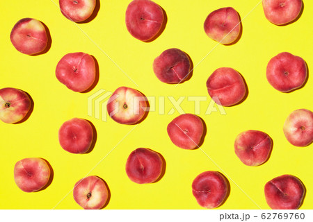 Peaches pattern on pastel yellow background. Frame made of fresh fruits. Flat lay, top view, copy space. Vegan and vegetarian diet 62769760