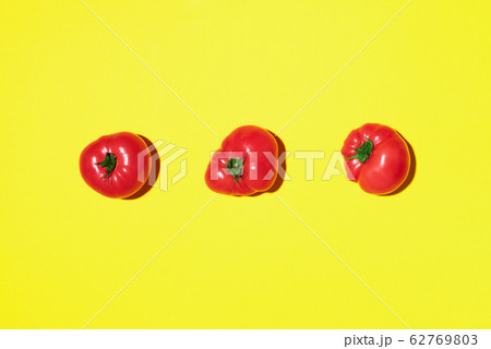 Red tomatoes pattern on yellow background. Flat lay, top view. Summer minimal concept. Vegan and vegetarian diet 62769803