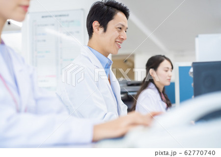 白衣の職場 62770740