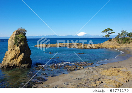 秋谷・立石海岸から富士山を望む（神奈川県横須賀市） 62771179