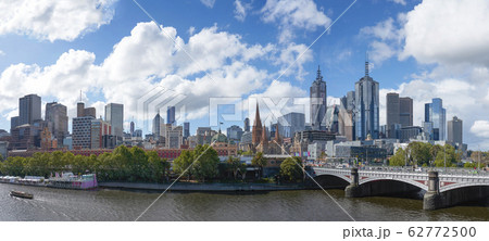 Panorama view of beautiful Melbourne cityscape Panorama view of beautiful Melbourne cityscape 62772500