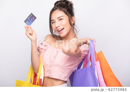 女性 美人 きれい 買い物 ショッピング クレジットカード 女性 美人 きれい 買い物 ショッピング クレジットカード 62773983