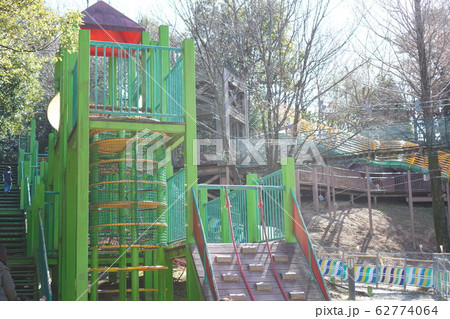 公園の大型遊具 62774064