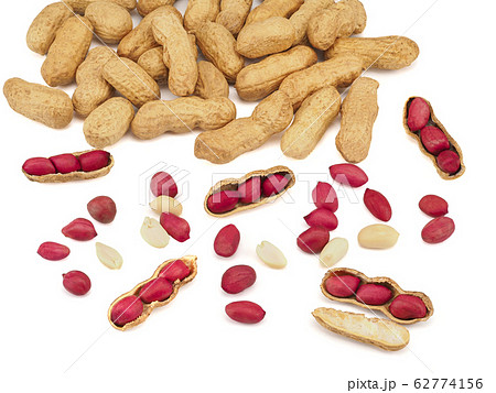 Dried peanuts in closeup 62774156