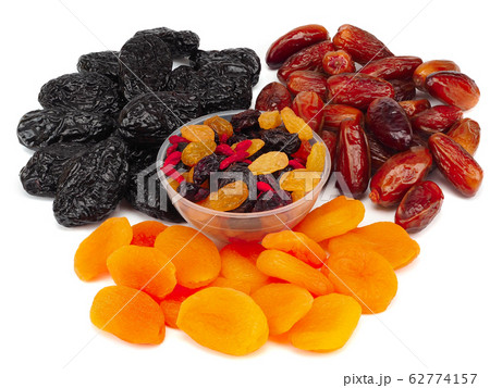Mixed dried fruit 62774157