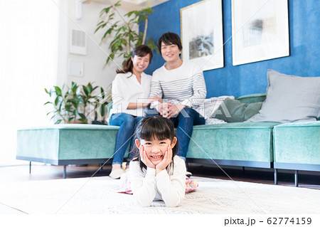 家族、親子、仲良し、家族団らん 家族、親子、仲良し、家族団らん 62774159