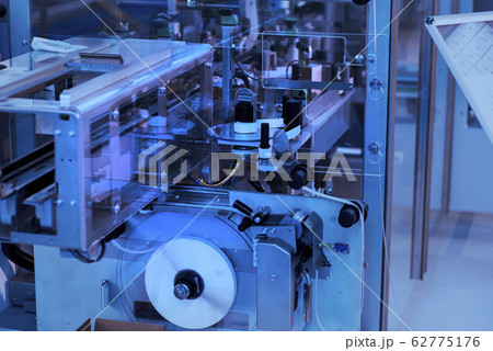 Rotary die cutting machine with slitting blade system Rotary die cutting machine with slitting blade system 62775176