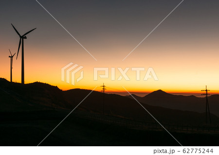 四国カルスト!天空の路の暁光 四国カルスト!天空の路の暁光 62775244