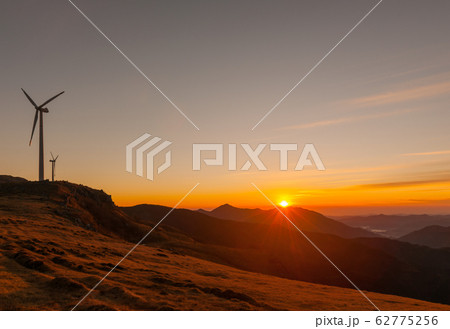 四国カルスト！天空の路の暁光 62775256