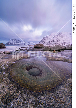 An egg stone. Seascape at Eggum beach in Lofoten 62778643