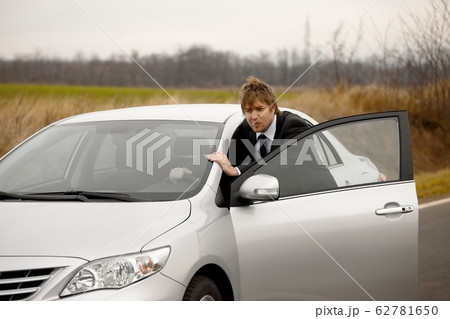 Pushing car 62781650