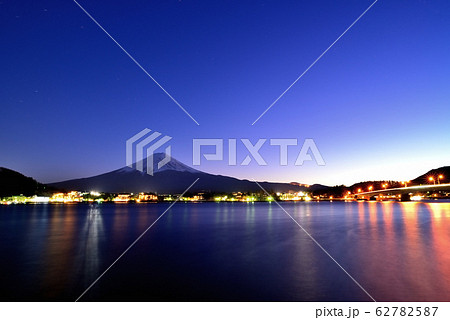 河口湖 からの富士山の夜景 河口湖 からの富士山の夜景 62782587