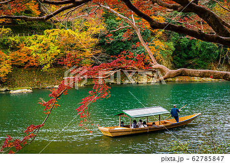 Boatman paddling the boat at Arashiyama forest Boatman paddling the boat at Arashiyama forest 62785847