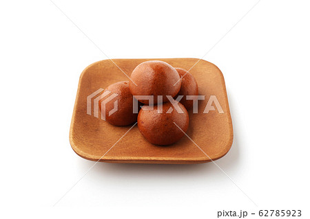 まんじゅう 饅頭 日本のお菓子 和菓子 白背景 まんじゅう 饅頭 日本のお菓子 和菓子 白背景 62785923