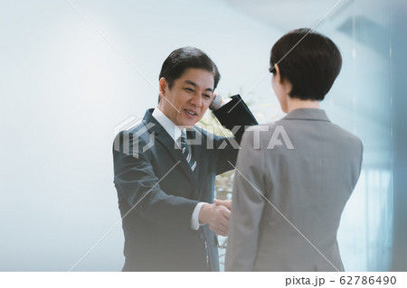 business 照れるビジネスマン business 照れるビジネスマン 62786490