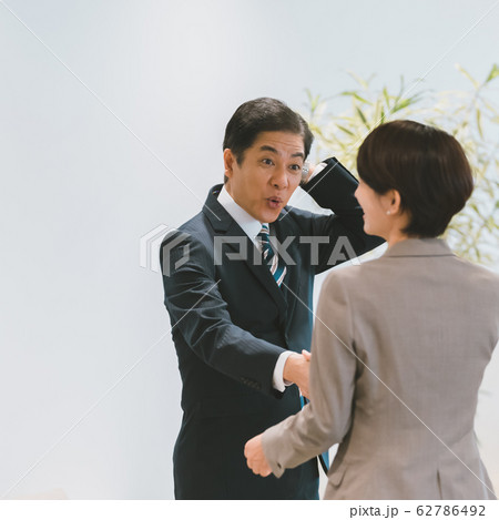 business　照れるビジネスマン 62786492