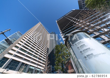 日本の東京都市景観  大手町・摩天楼（大手町ワンなど）を内堀通り側から望む＝2020年2月27日 62786954