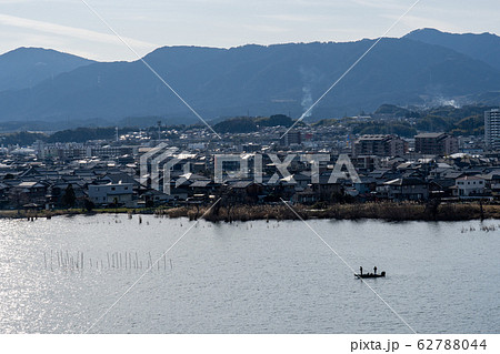 琵琶湖大橋の橋上から俯瞰する堅田の街並み 琵琶湖大橋の橋上から俯瞰する堅田の街並み 62788044