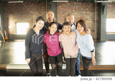 多世代の6人のポートレート 62789406