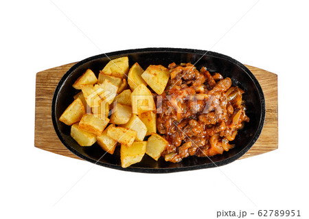 Potato with meat on frying pan isolated 62789951