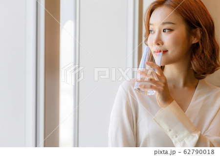 1人 一人 女性 62790018