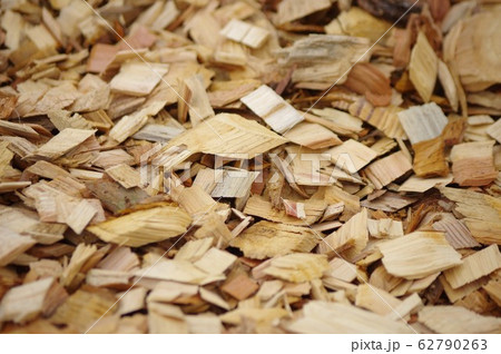 木片 木屑 ウッドチップ 背景 木の屑の写真素材 [62790263] - PIXTA