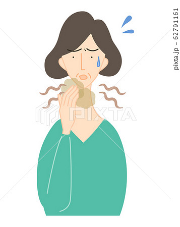 口臭を気にする中年女性 62791161