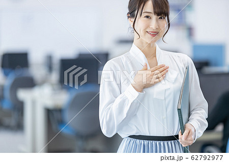 ビジネスウーマン お任せください ビジネスウーマン お任せください 62792977